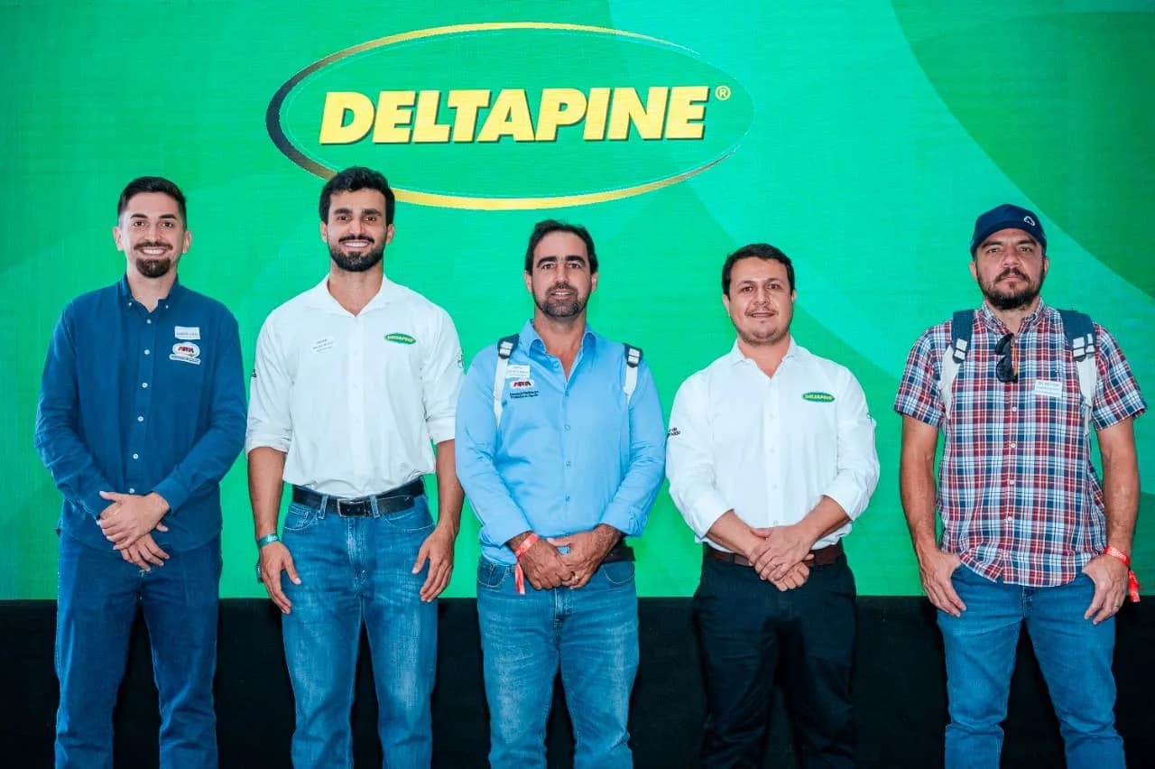 Representantes da APPA no estande da Deltapine, durante o 23º Dia do Algodão