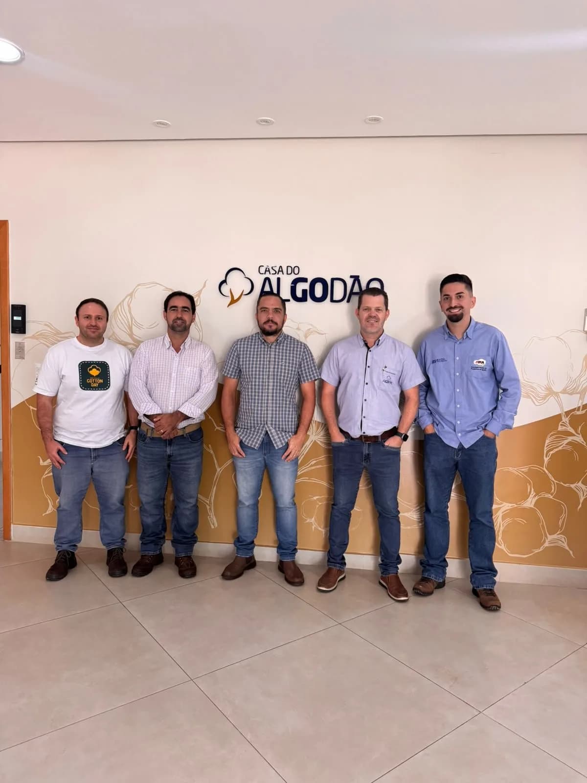 Grupo na recepção da Casa do Algodão, sede da AGOPA
