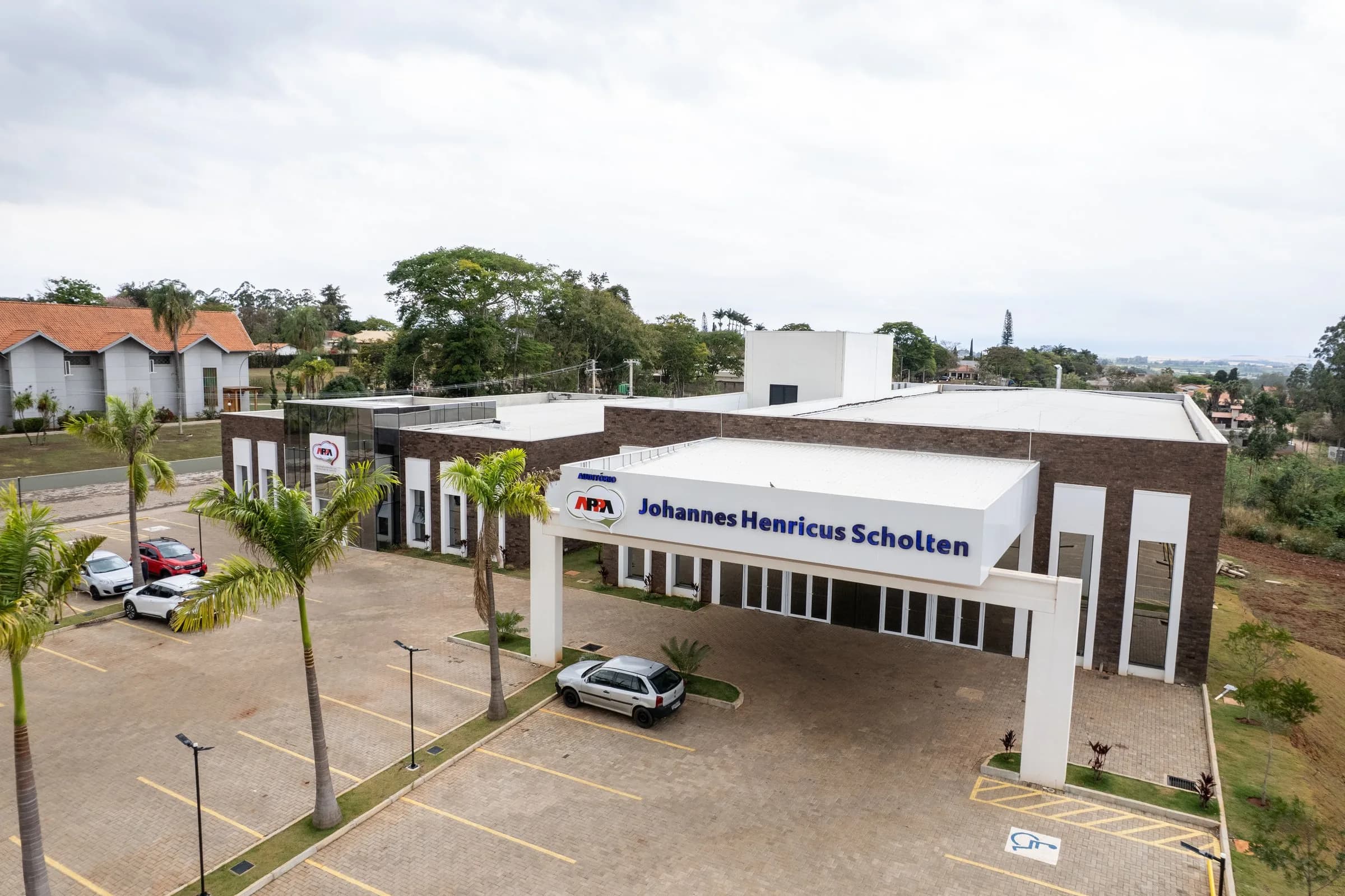 Vista aérea da sede da APPA, com o pórtico do Auditório Johannes Henricus Scholten