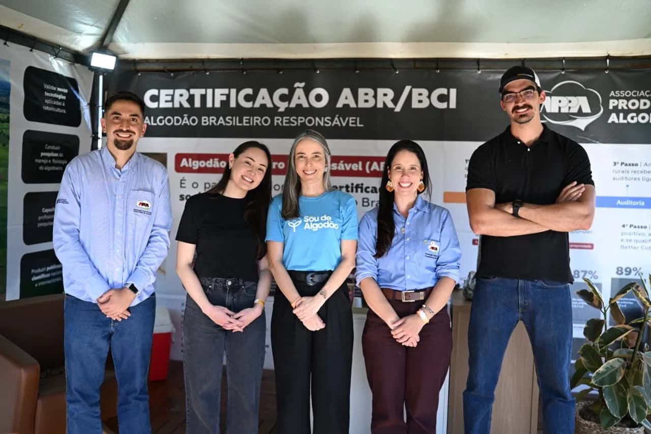 Equipe da APPA diante do painel da certificação ABR/BCI